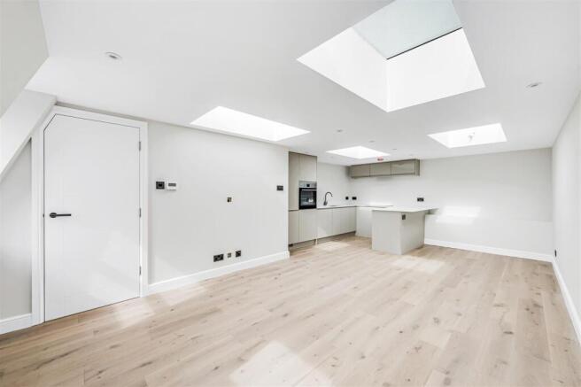 Flat 3 - 51 Mill hill road-2.jpg