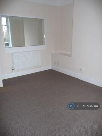 2 bed Terraced to rent Image 6