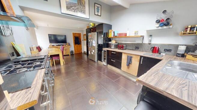 3 bed Semi-Detached for sale Image 6