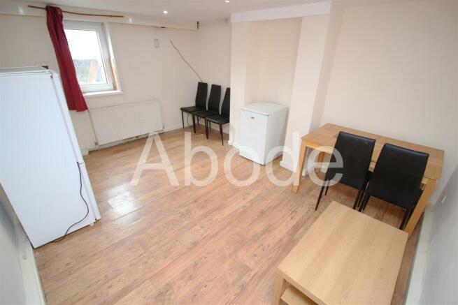 6 bed House to rent Image 8