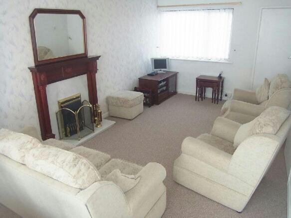 LOUNGE / DINING ROOM