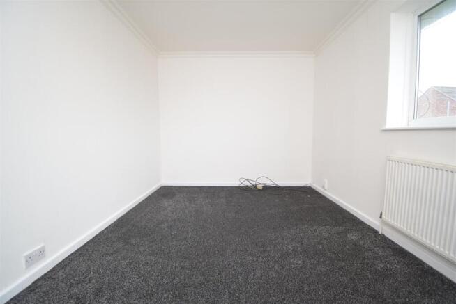 2 bed Terraced to rent Image 6