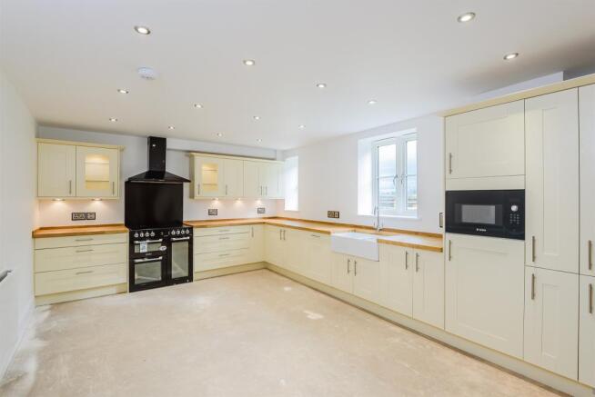 Kitchen/ Dining