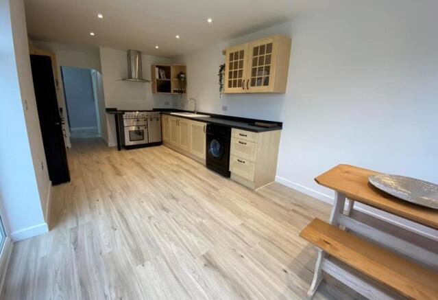 Kitchen 1.jpg