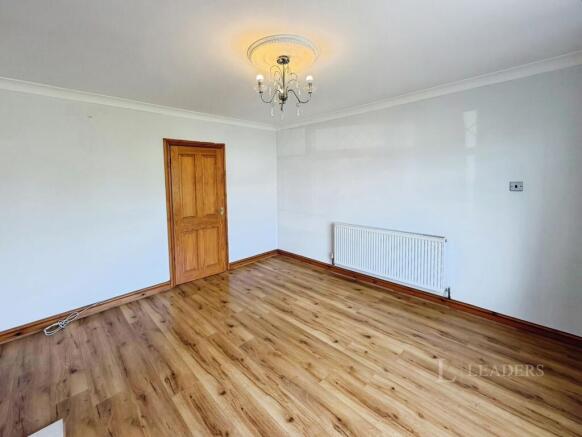 3 bed Semi-Detached to rent Image 3