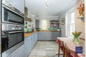 18, Derby House, Walnut Tree Walk, London SE11 6DJ