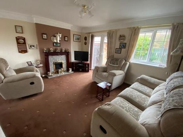 L-shaped Lounge / Dining Room