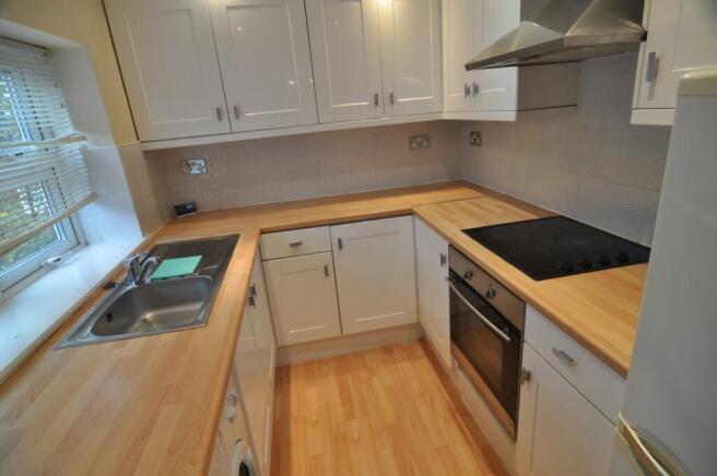 2 bed Apartment to rent Image 4