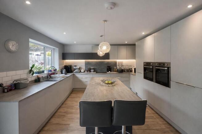 Woodlands Av - Kitchen..jpeg