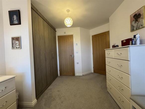 2 bed Apartment for sale Image 10