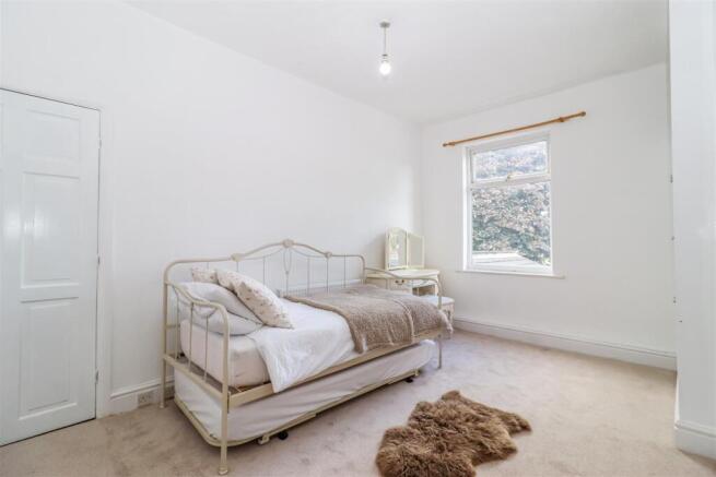 3 bed Terraced for sale Image 10