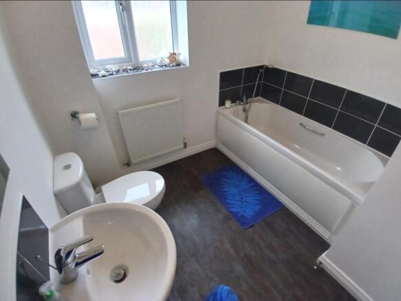 FAMILY BATHROOM