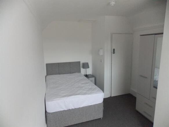 9 bed Private Halls to rent Image 7