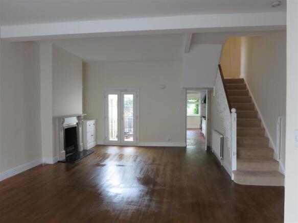 4) Living Room.jpg