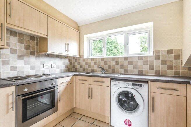 Eastwood Road, Bramley, Guildford, Surrey, GU5 photo 4