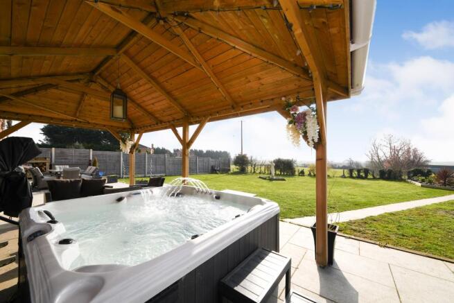 Garden/Hot Tub