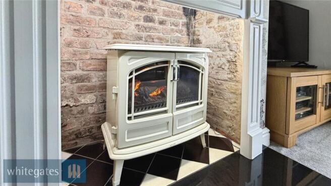 3 bed Semi-Detached for sale Image 8