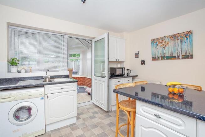 Kitchen 3.jpg