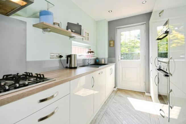 KITCHEN 03.jpg