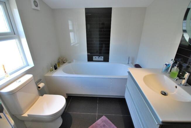 Family Bathroom - Alternative View