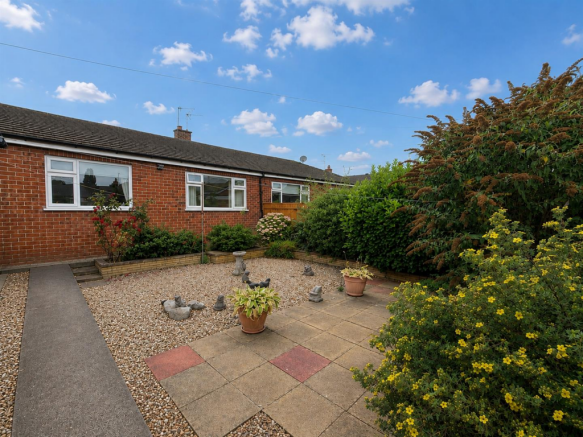 2 bed Semi-Detached Bungalow for sale Image 7