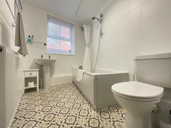 4 bed Semi-Detached for sale Image 12