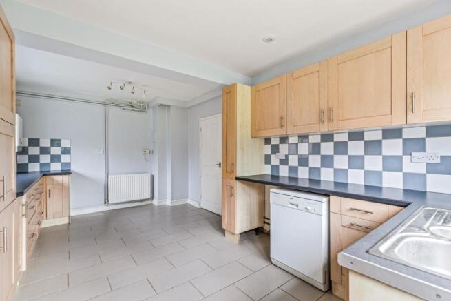Kitchen (2).jpg