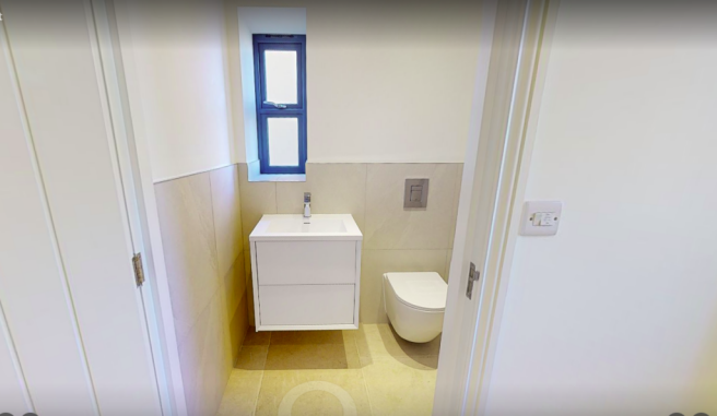5 bed Detached for sale Image 7