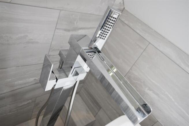En-Suite 1 SHW A.JPG