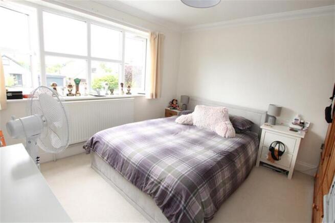 4 bed Detached to rent Image 4