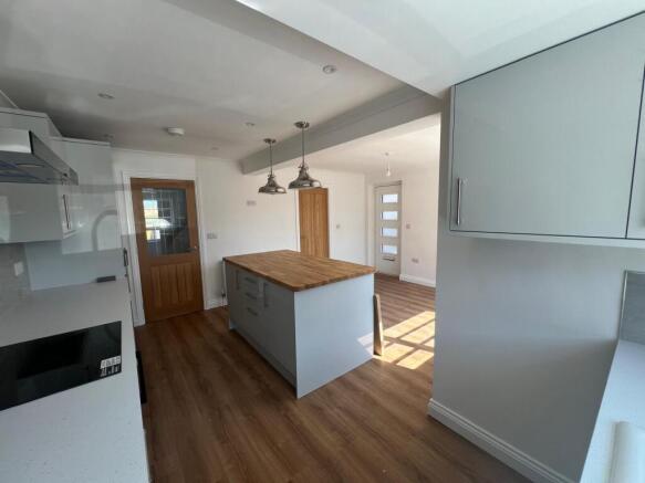 Kitchen diner (image 2)