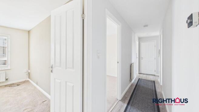 3 bed Flat to rent Image 10