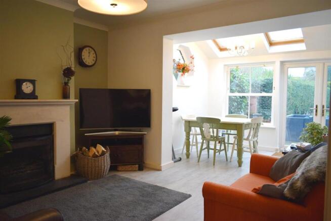 Snug to Breakfast Area 1.JPG