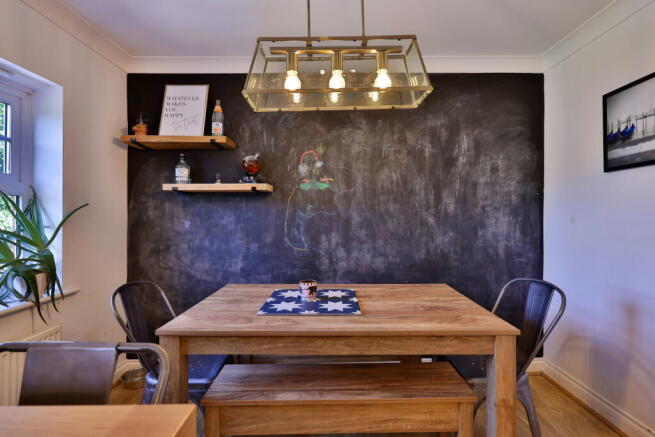 4 bed Town House for sale Image 9
