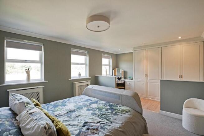 4 bed House for sale Image 6