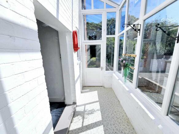 2 bed Flat for sale Image 12