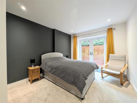 2 bed Ground Flat for sale Image 9