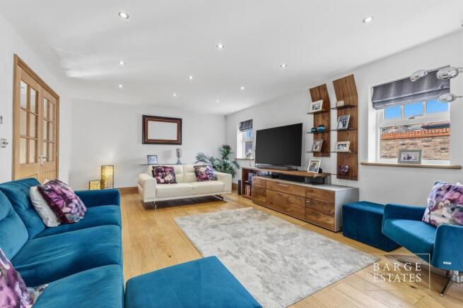 4 bed Detached for sale Image 10