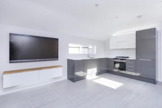 KITCHEN/LIVING