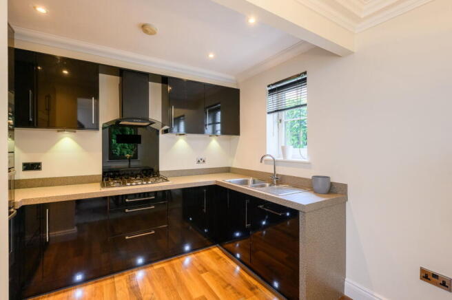 2 bed Apartment for sale Image 6