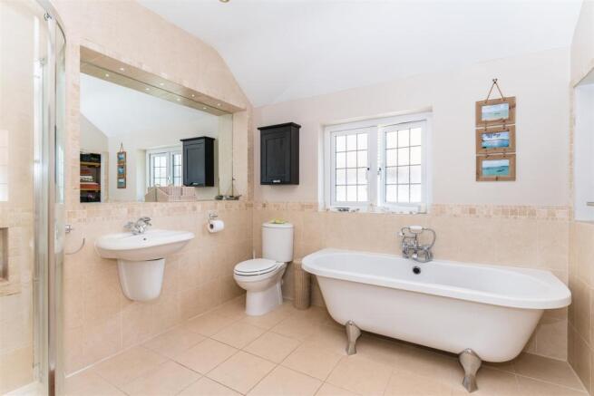 9 Old Forge Road bathroom.jpg