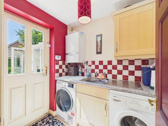 4 bed Detached for sale Image 10