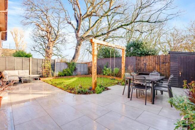 05-6a98JHPropWorld - 30 Tarragon Grove - 25.jpg