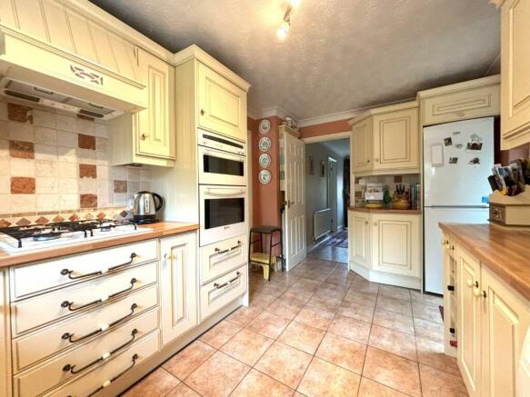 Kitchen 1.jpg