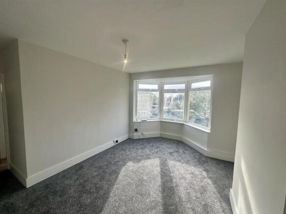 Living Room (1/2)