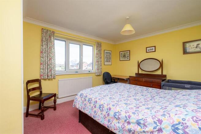 4 bed Detached for sale Image 7