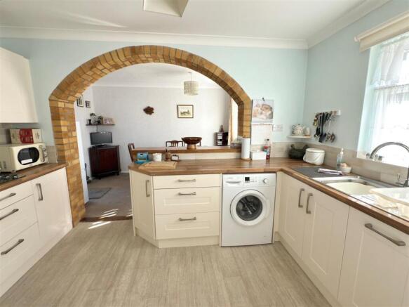 KITCHEN DINER.jpg