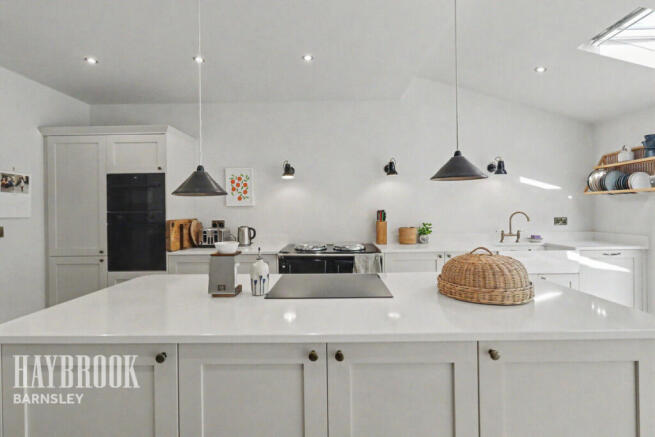 4 bed Semi-Detached for sale Image 11