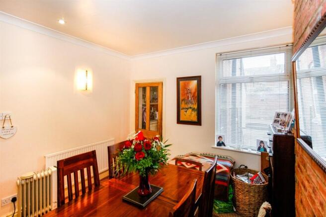 Lounge/ Dining Area