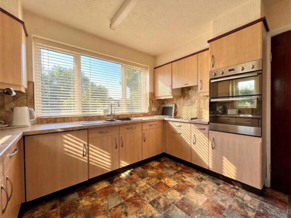 4 bed Detached for sale Image 6
